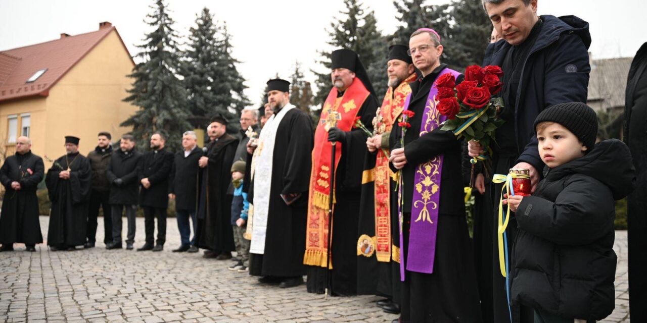 Треті роковини війни. Екуменічний молебень в Ужгороді