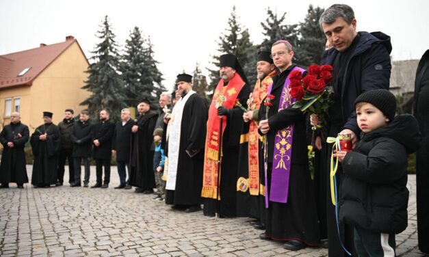 Треті роковини війни. Екуменічний молебень в Ужгороді