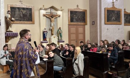 У Рахові відбулася зустріч молоді задля молитви та духовного насичення