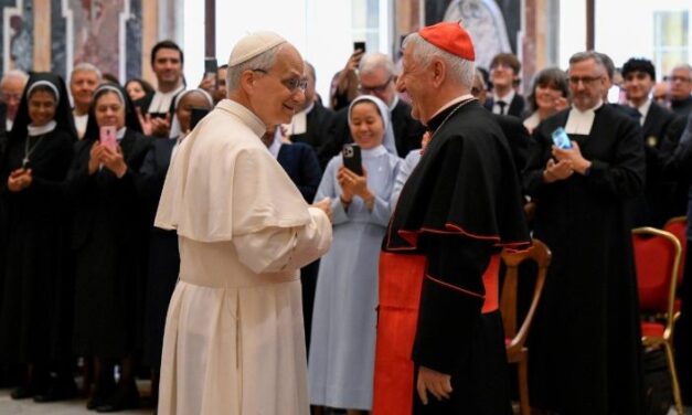 Папа Лев XIV: спрямовувати молодь у мандрівці до святості