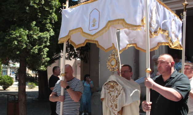 Єпископ Микола Лучок ОР: Причастя – це стосунок з Ісусом