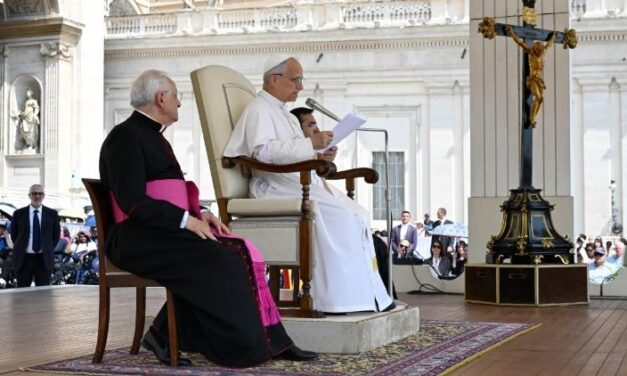 Папа: ми не повинні звикати до війни
