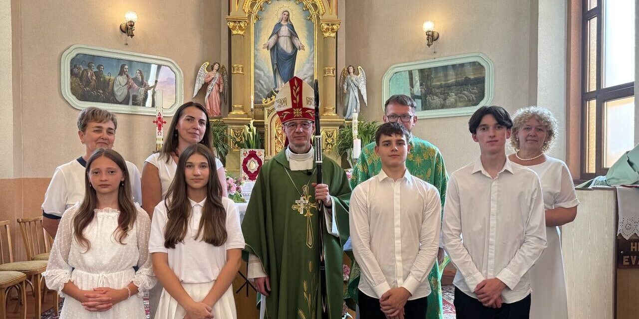 Єпископ Микола Лучок уділив таїнство Миропомазання в селищі Буштино