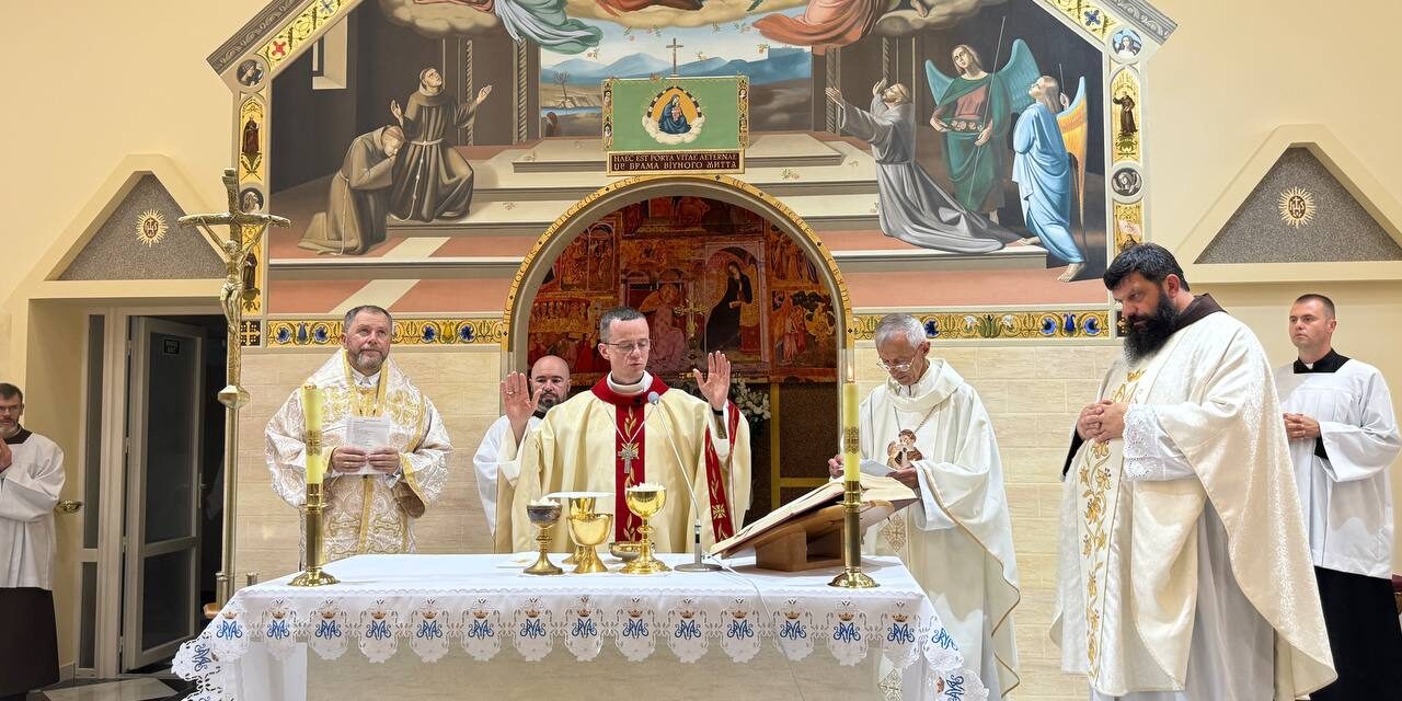 Єпископ Микола Лучок OP в Ужгороді: «Посвячення храму – це момент передачі цього місця під виняткову Божу присутність»