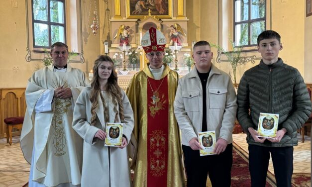 Єпископ Микола Лучок ОР на Миропомазанні у Вишкові: чи Христос є Царем нашого життя?