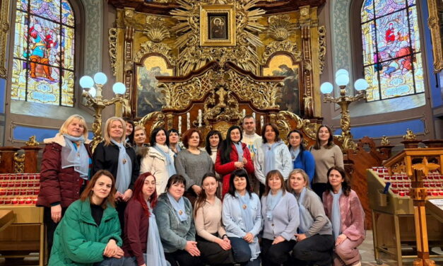 Подорож спільноти матерів: поїхати, щоб зупинитись у молитві