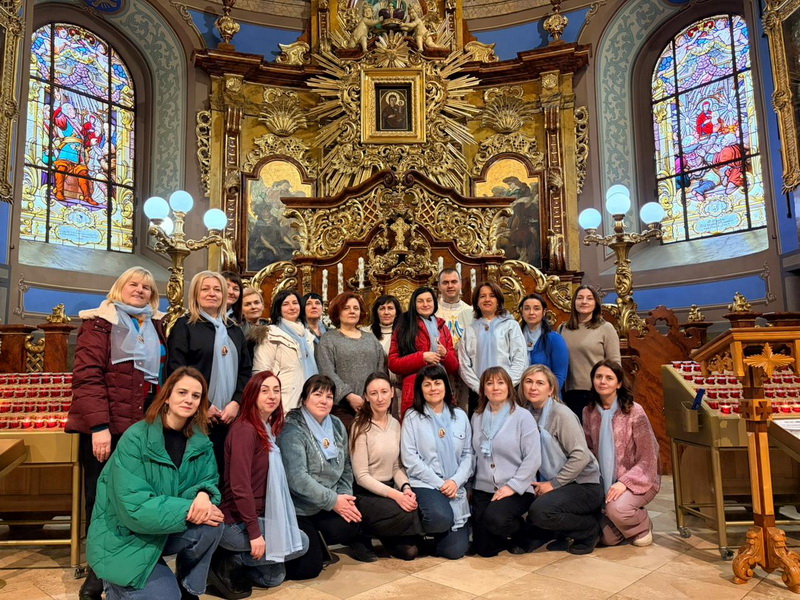 Подорож спільноти матерів: поїхати, щоб зупинитись у молитві