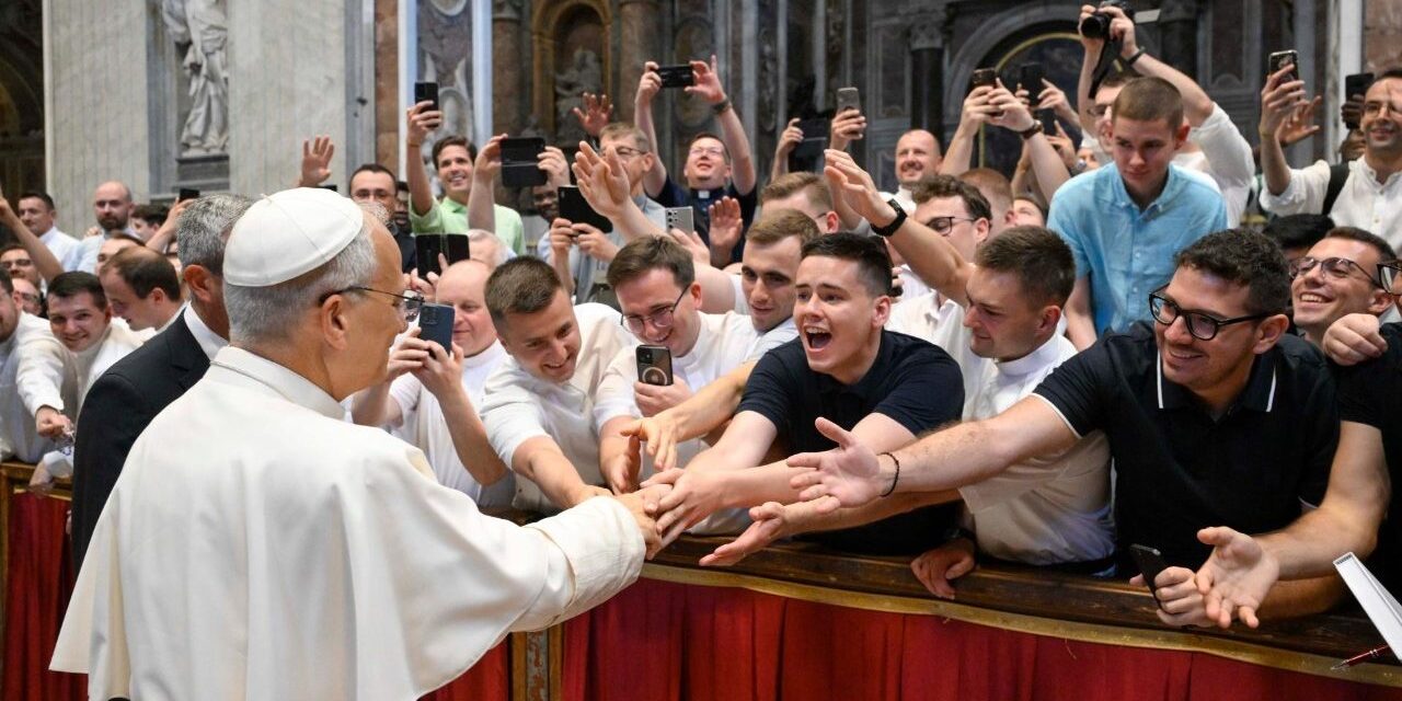 «Внутрішнє відкриття Божого дару». Папа на день молитви за покликання