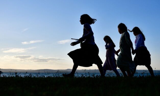 Наступний Всесвітній день мігранта і біженця присвячений неповнолітнім