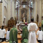 Особливий час молитов за мир в Україні триває у Мукачівській катедрі