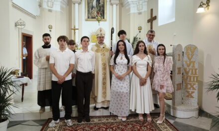 Єпископ Микола Лучок у Сторожниці: Миропомазання – це Бог дає відповідну благодать