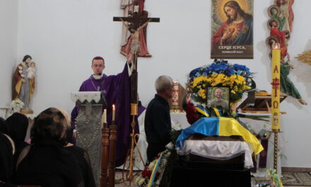 Єпископ Микола Лучок ОР на прощанні із Захисником: вірю, що він уже в Небі