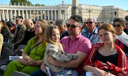 Лев XIV: без міцних сімей, відкритих на дар дітей, світ не має майбутнього