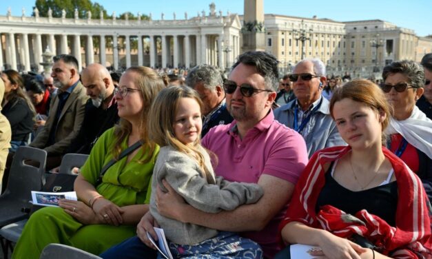 Лев XIV: без міцних сімей, відкритих на дар дітей, світ не має майбутнього